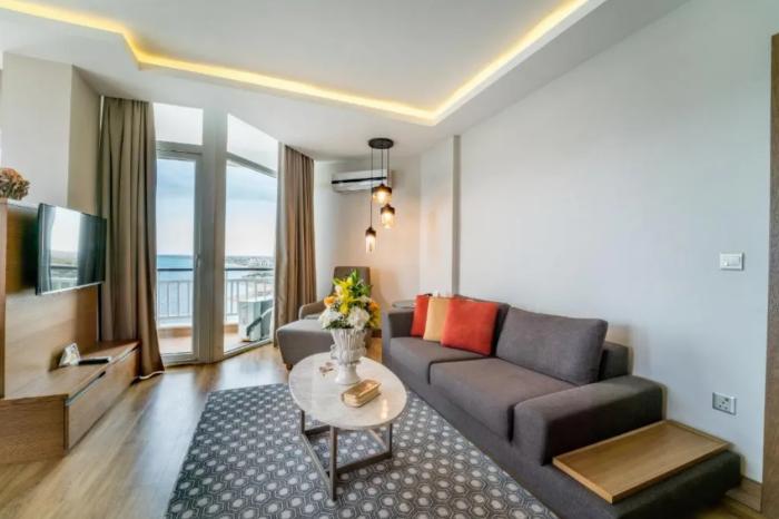 Salamis Bay Conti Resort Hotel & Casino Αμμόχωστος Δωμάτιο φωτογραφία A living room in a modern apartment