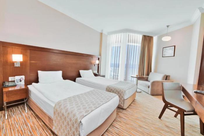 Salamis Bay Conti Resort Hotel & Casino Αμμόχωστος Δωμάτιο φωτογραφία A room at the hotel