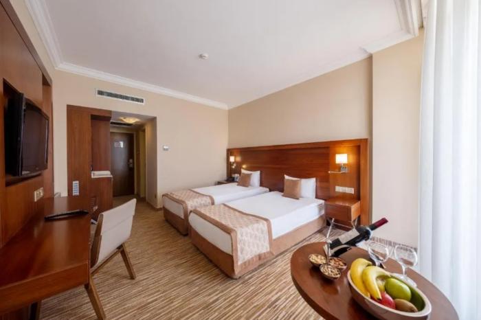 Salamis Bay Conti Resort Hotel & Casino Αμμόχωστος Δωμάτιο φωτογραφία A room at the hotel