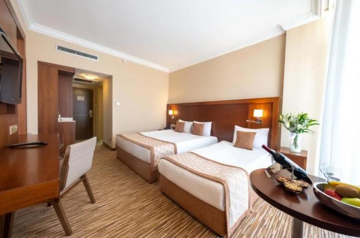 Salamis Bay Conti Resort Hotel & Casino Αμμόχωστος Δωμάτιο φωτογραφία A room at the hotel