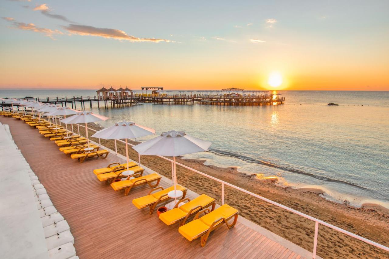 Salamis Bay Conti Resort Hotel & Casino Αμμόχωστος Εξωτερικό φωτογραφία Sunset at the beach